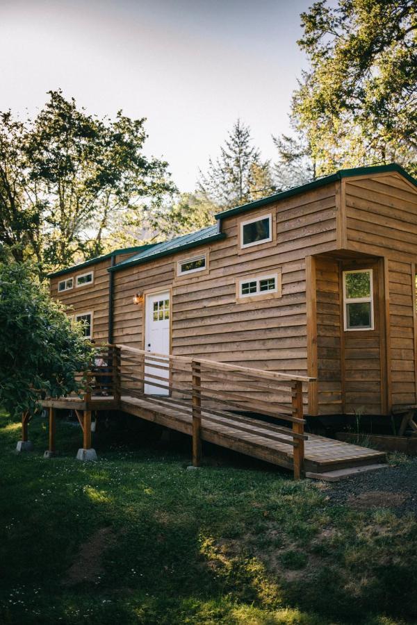 Umpqua'S Last Resort - Wilderness Cabins, Rv Park & Glamping Idleyld Park Екстериор снимка
