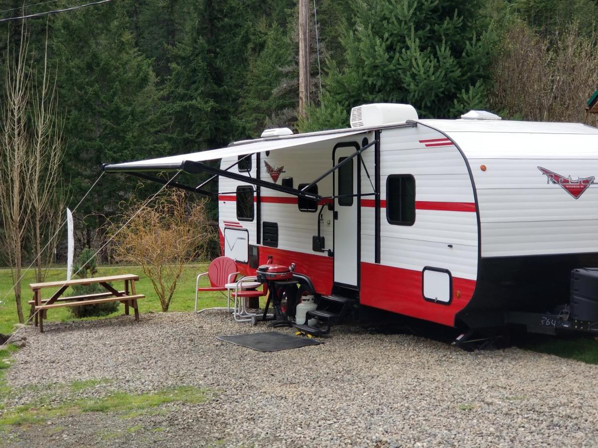 Umpqua'S Last Resort - Wilderness Cabins, Rv Park & Glamping Idleyld Park Екстериор снимка
