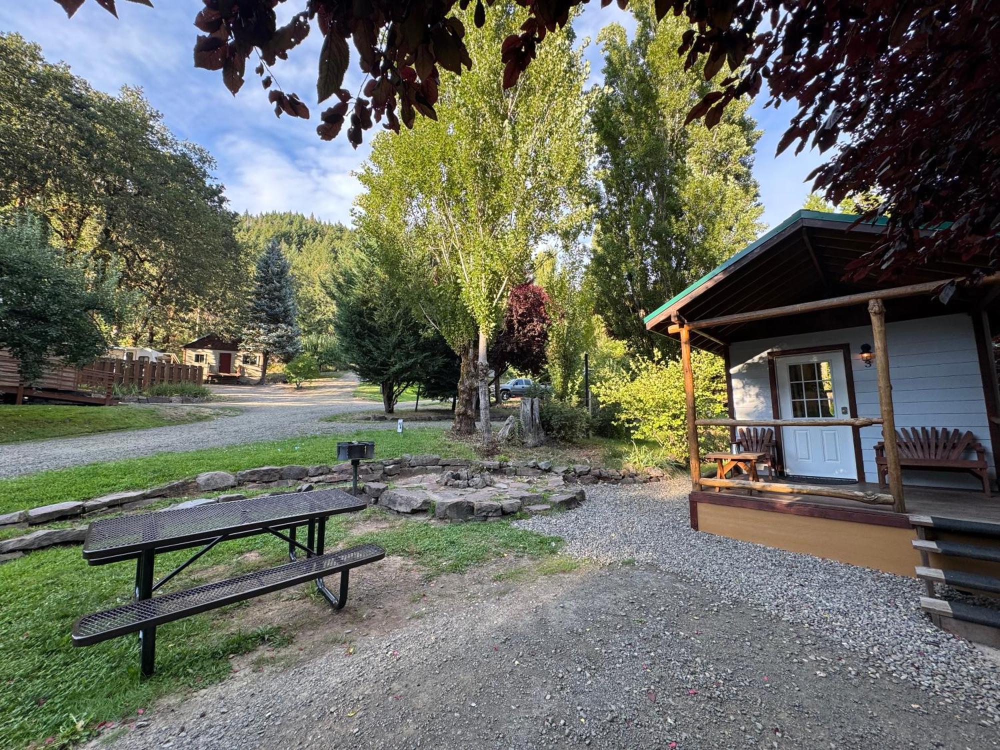 Umpqua'S Last Resort - Wilderness Cabins, Rv Park & Glamping Idleyld Park Екстериор снимка