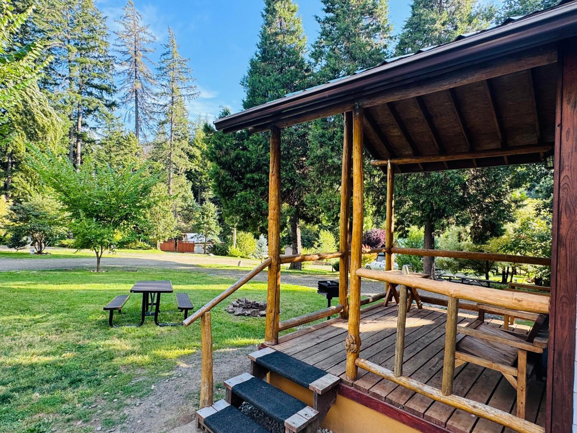 Umpqua'S Last Resort - Wilderness Cabins, Rv Park & Glamping Idleyld Park Екстериор снимка