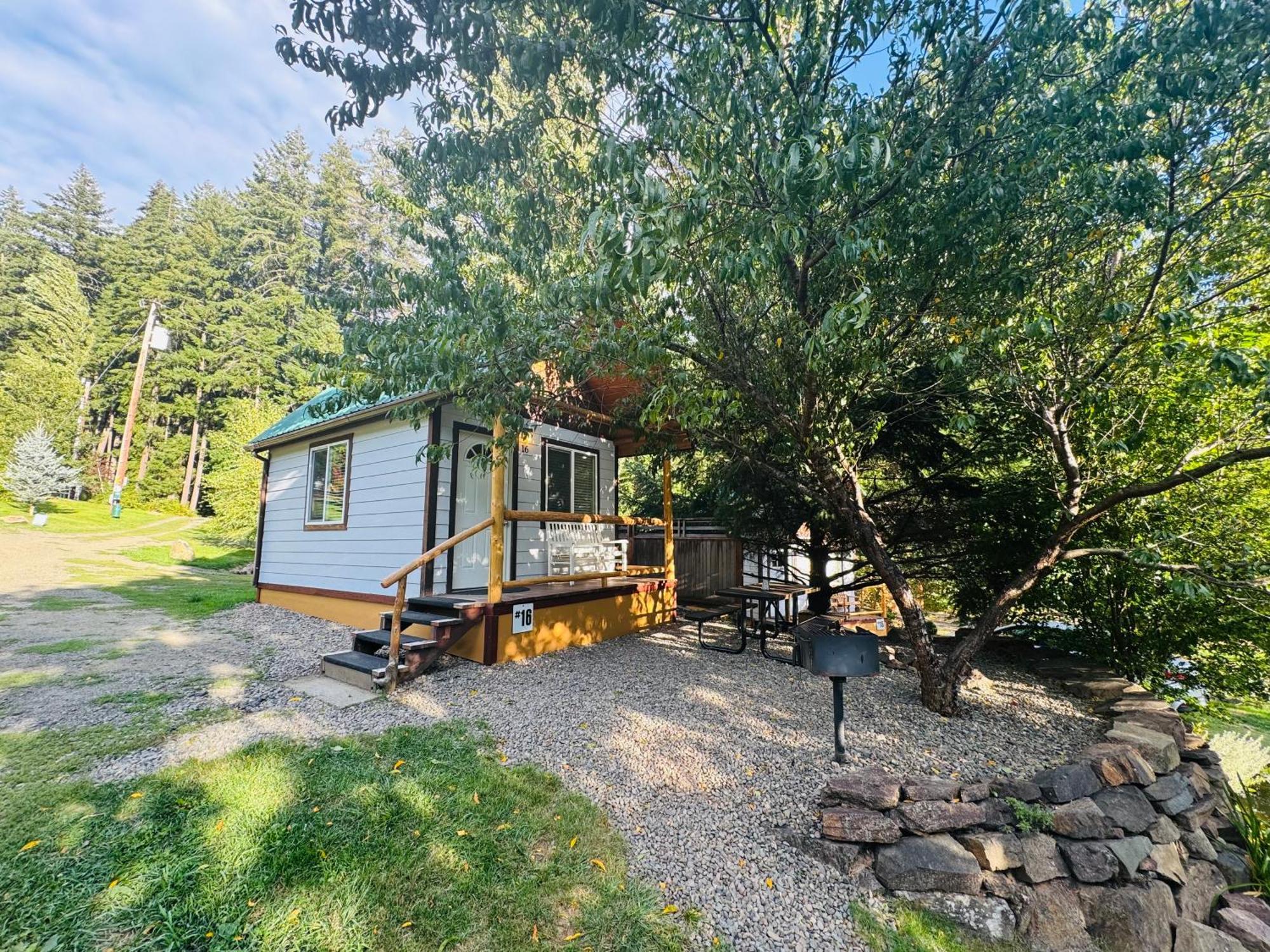 Umpqua'S Last Resort - Wilderness Cabins, Rv Park & Glamping Idleyld Park Екстериор снимка
